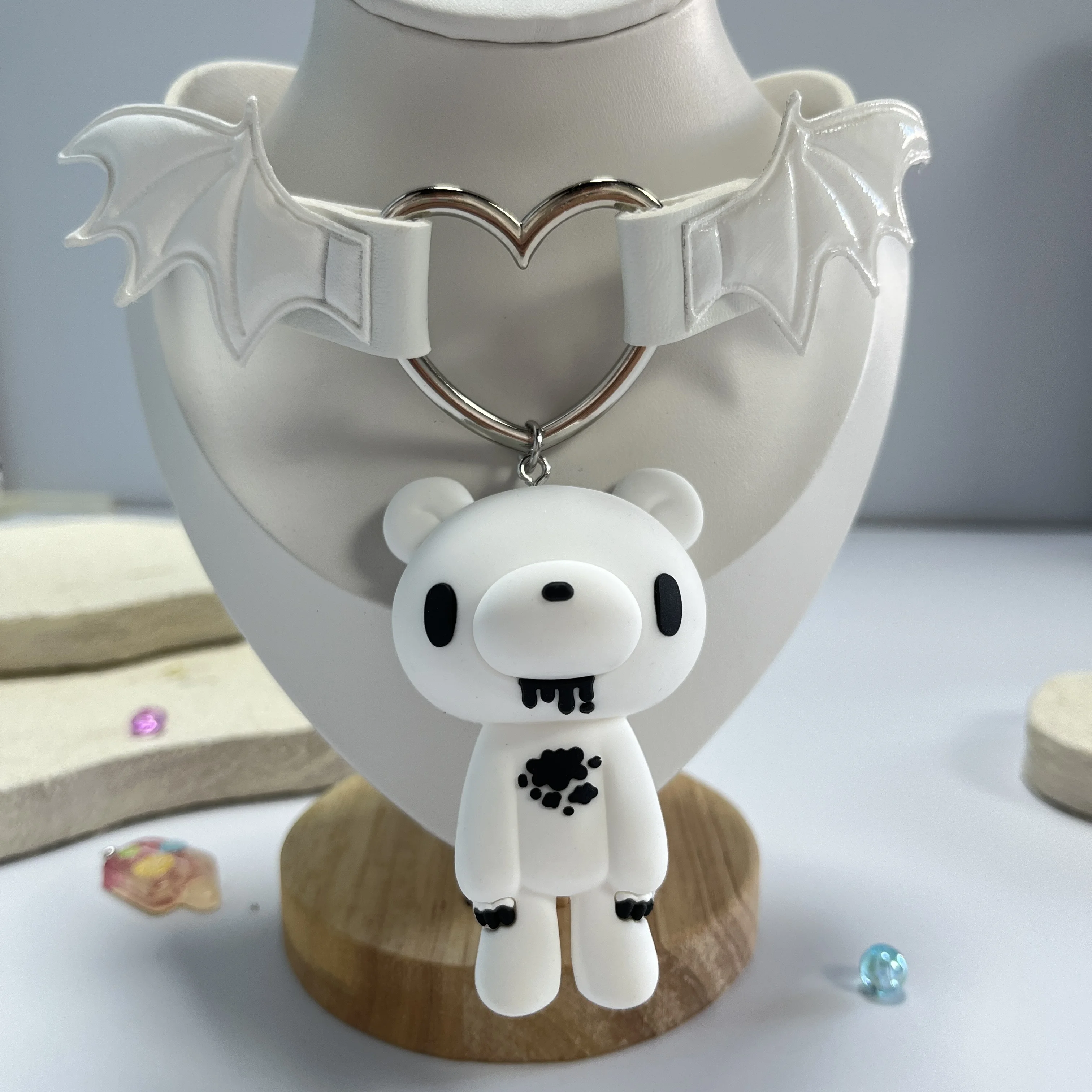 قلادة جناح الخفافيش البيضاء القوطية - ياقة جلدية مع قلادة الدب الدموي. مثالية لجماليات Alt-Goth، Punk. #5