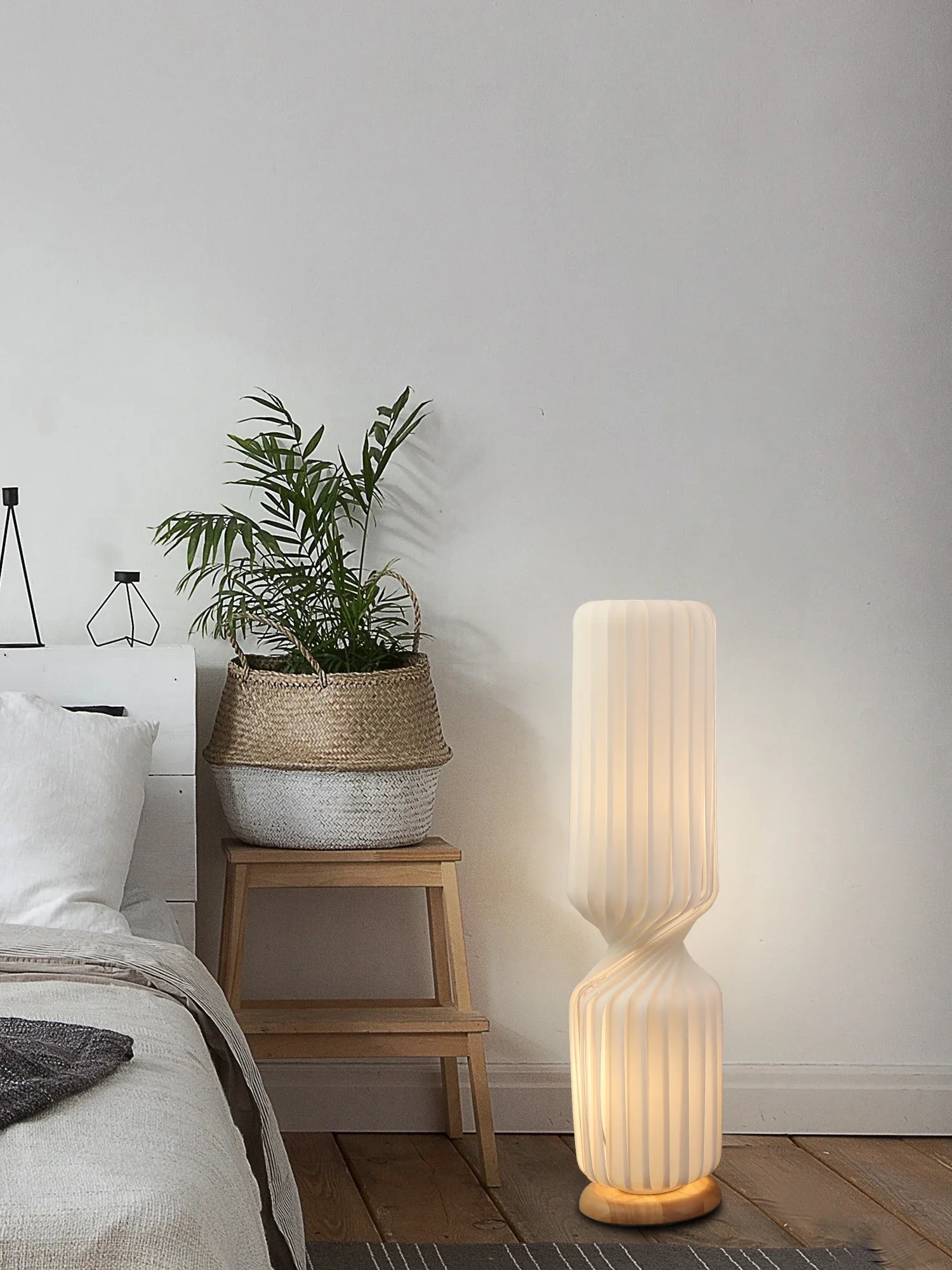 

Living room, sofa, bedroom, new Chinese style retro fabric floor lamp, Nordic modern designer, traditional study standing lamp