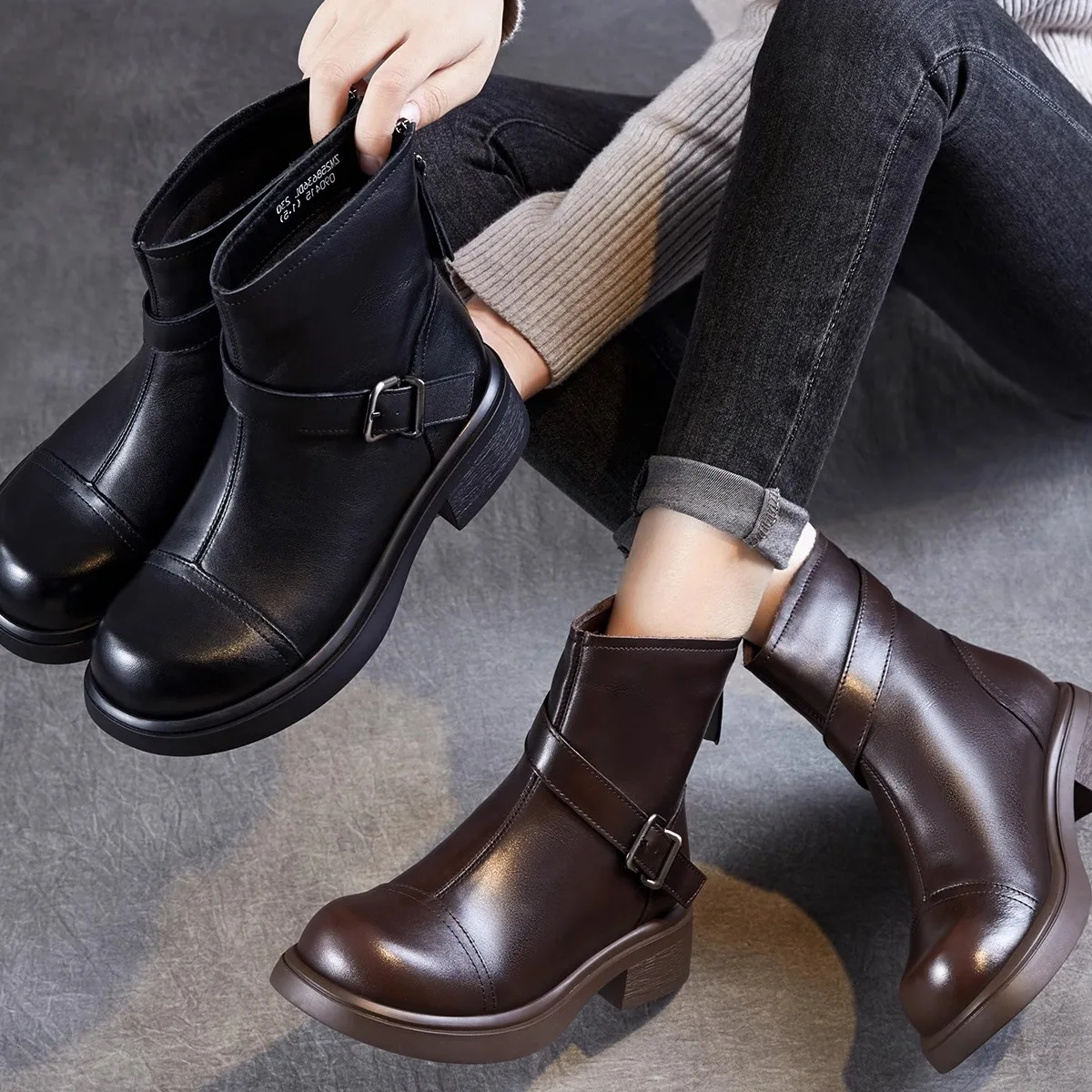 

Retro Leather Short Boots Women's Belt Buckle Knight Western Low Cut Thick Bottom Fashion Boots round Toe mid Heel Rubber Sole