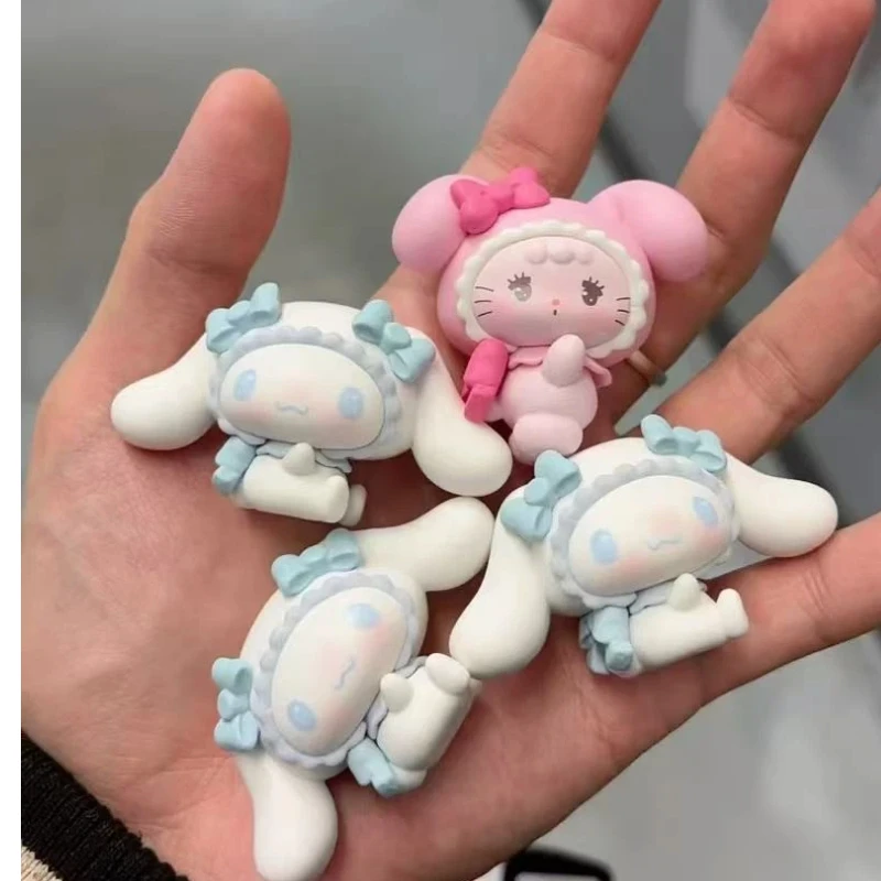 Neues Produkt auf Lager: KT Cat Kuromi Co-Branded Blind Box Figur, Niedliche Schreibtisch-Dekoration, Überraschungsgeschenk für Mädchen