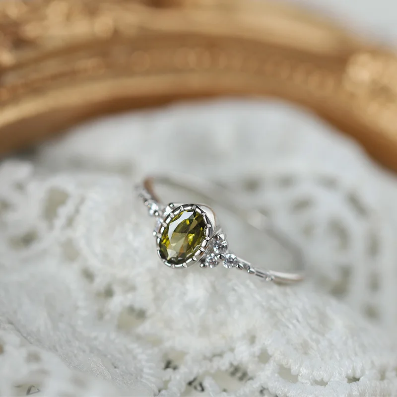 

CCFJOYAS 925 Sterling Silver Retro Olivine Green Oval Zircon Rings for Women Silver color Light Luxury Party Fine Jewelry
