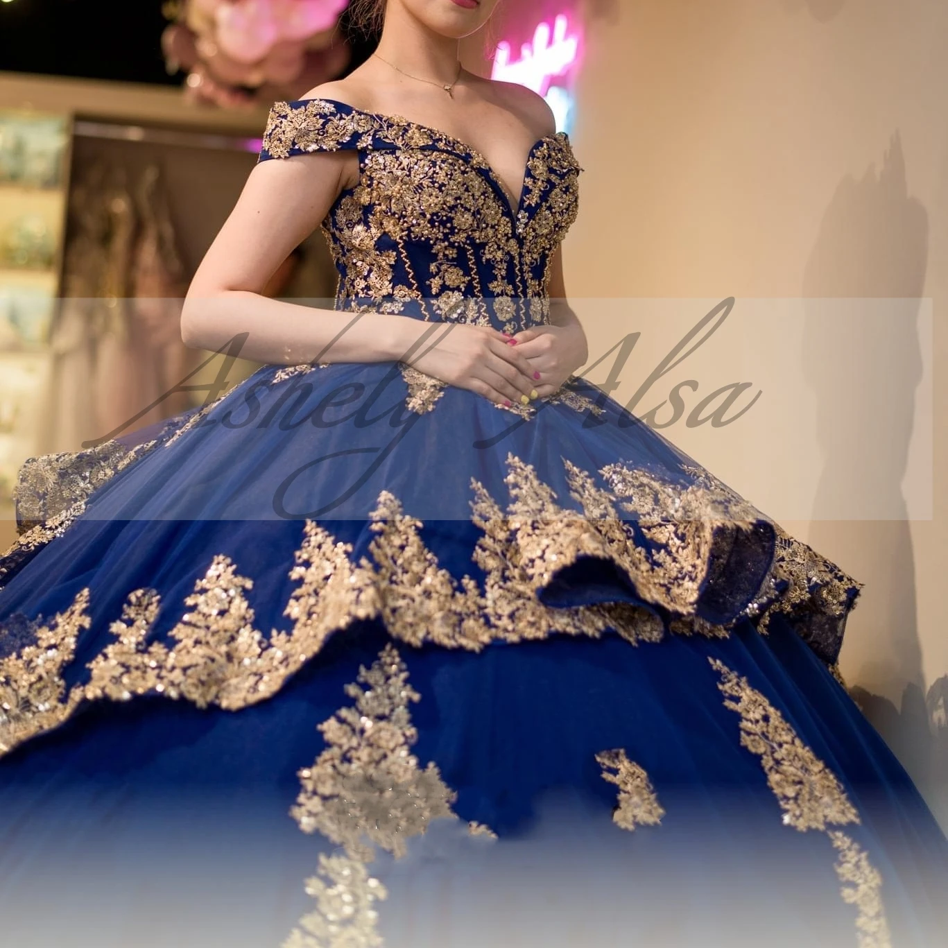 Elegante messicano blu oro donna Prom Occasion Wear Off spalla Applique Ball Gown Quinceanera abiti 15 16 Birthday Party Wear