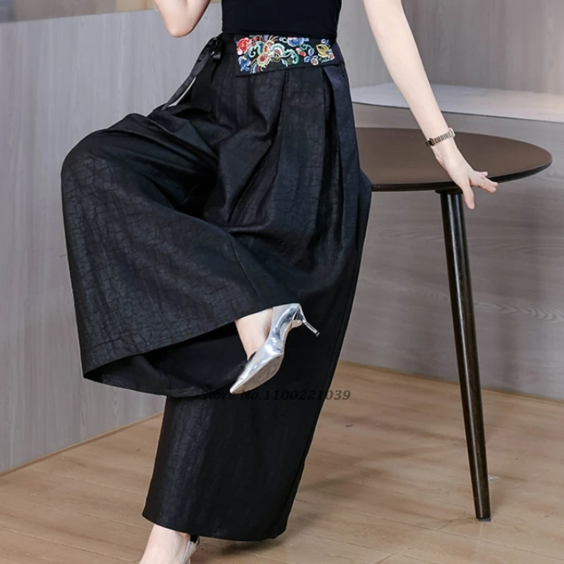 2025 السراويل الصينية خمر الرجعية الساتان السراويل الشعبية الوطنية زهرة التطريز السراويل العرقية مرونة الخصر واسعة الساق السراويل