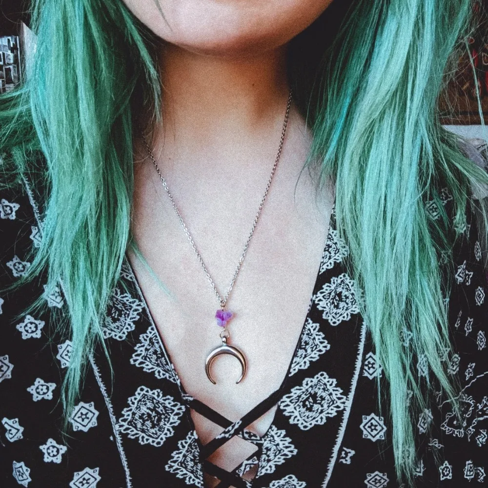 Charm Goth Silver Color Crescent Irregular Purple Natural Crystal Pendant Necklace for Women Halloween Mysterious Witch Jewelry