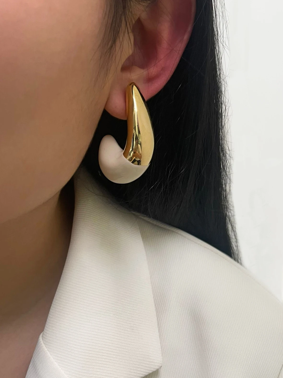 Peri'sbox Vintage Gold Plated Enamel Thick Stud Earrings for Women Simple Irregular C-shaped Earring Fashion Jewelry Gift Summer