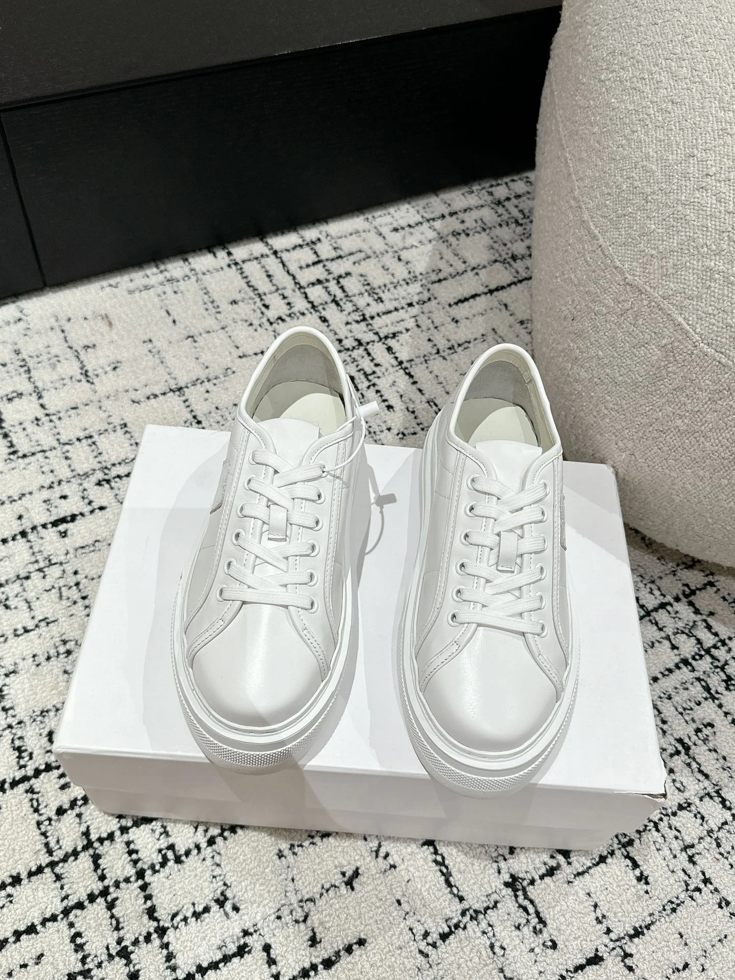 24 years new couple models thick bottom casual shoes, men and women, light and comfortable on the foot.