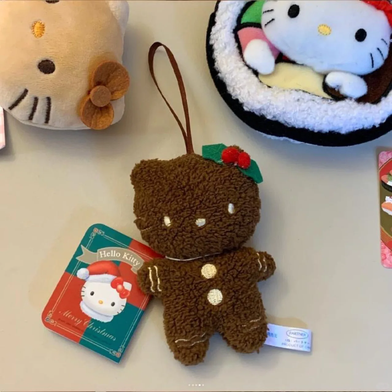 Kawaii estilo pão de gengibre olá kitty coleção de natal vestir-se boneca de pelúcia menina dos desenhos animados mochila pingente decoração