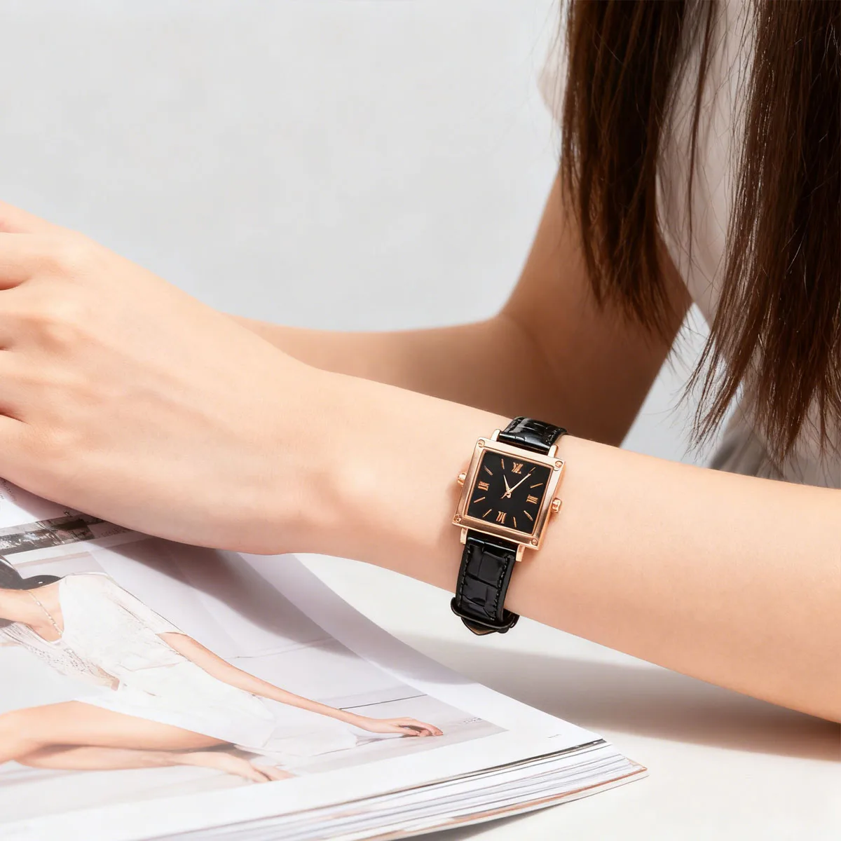 1pc-Fashionable and Minimalist Women's Square Belt Quartz Watch, Retro High-end Roman Watch