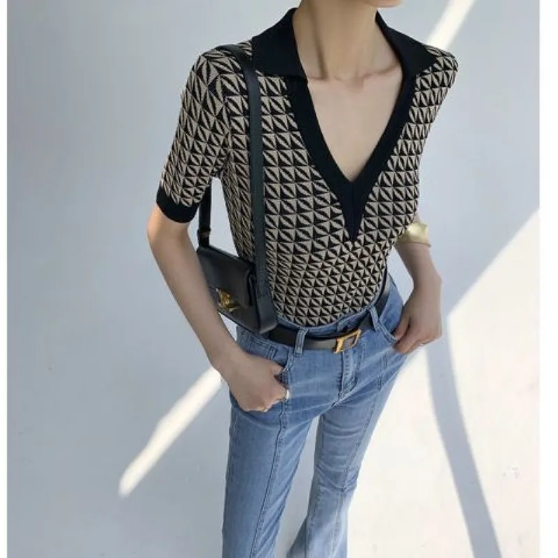 Women's Contrast Color Checkerboard Plaid Slim Fit Fashion Knitted 2024 Summer New Spliced V-neck Retro Short Sleeve Casual Tops