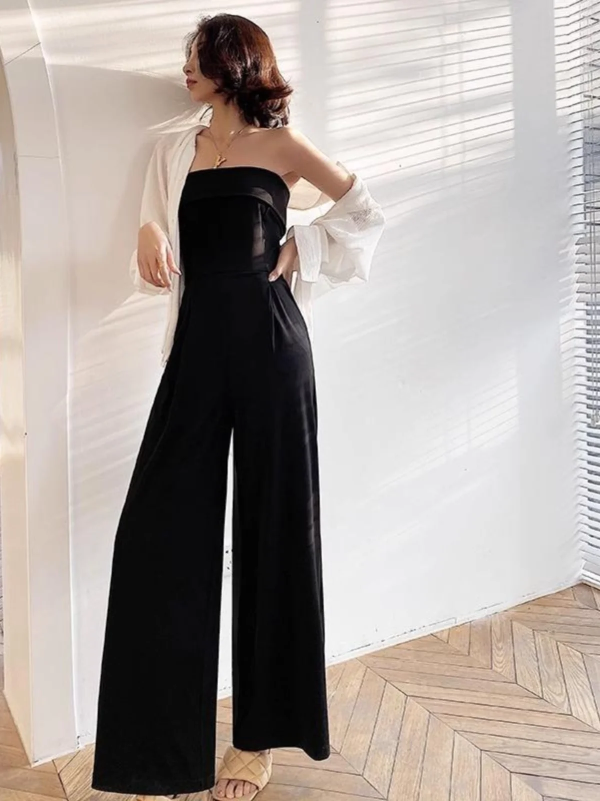 Letni, cienki kombinezon damski z wysokim stanem, wyszczuplający, zwiewny, z jednym ramiączkiem, z szerokimi nogawkami, elegancki, do pracy, z wysokim stanem, długość 7/8.