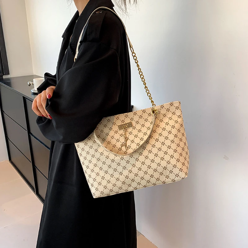 Neue Presbyopia-Handtasche mit Textur, weichem Leder, großem Fassungsvermögen, Tragetasche für Damen mit hängenden Accessoires, Schultertasche – Detail 6