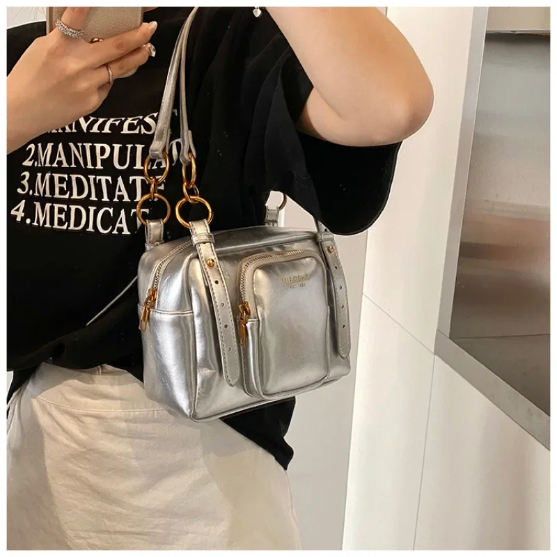 Elegante Leder-Einkaufstasche mit großem Fassungsvermögen, minimalistische Vintage-Umhängetasche, Designer-Buchstaben-Logo, stilvolle Pendler-Geldbörse