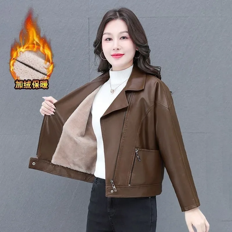 Giacca corta in pelle PU Capispalla da donna 2026 Autunno Inverno Nuovo Plus Giacca in pelle calda in velluto Cappotto spesso sottile Top