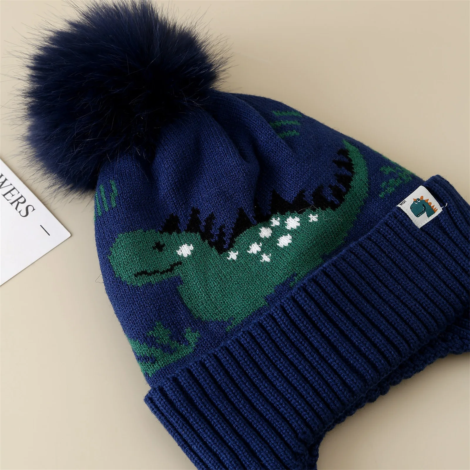 Czapka z uszkami dinozaura Suefunskry dla dzieci w wieku 3-8 lat, miękka, urocza, ciepła zimowa nakrycie głowy