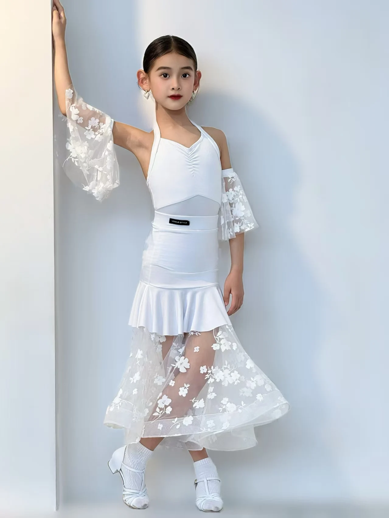 modern-black-lace-flower-latin-dance-performance-outfit-for-girls-hanging-neck-modern-dance-competition-uniforms