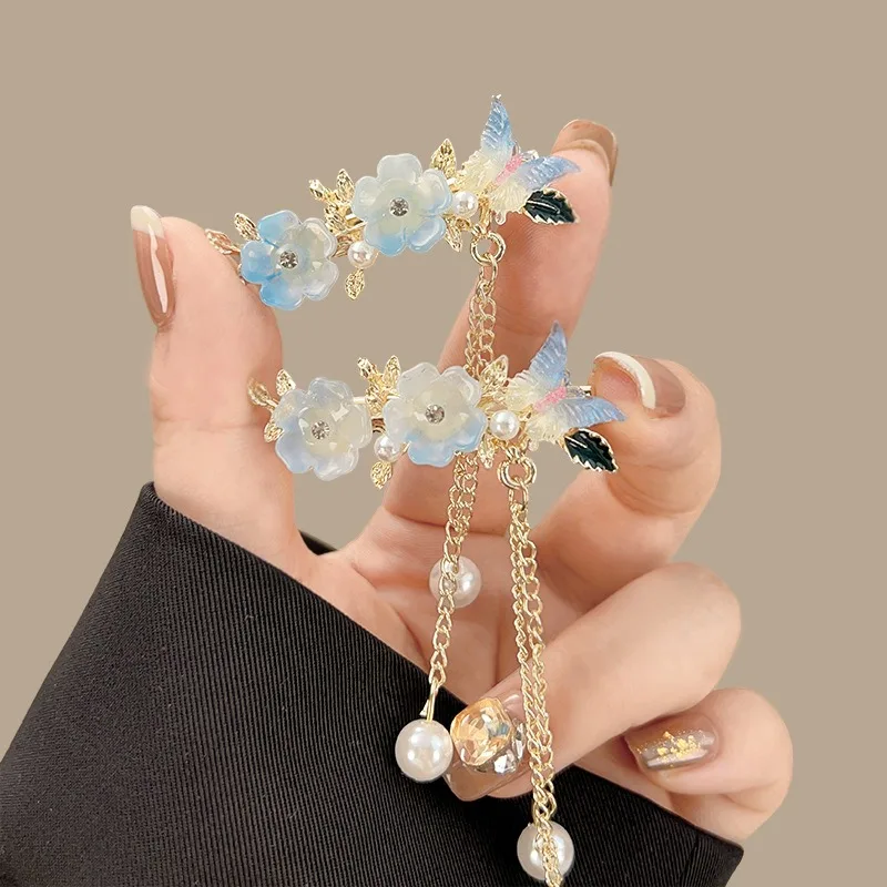 

2pcs Opalescent Blue Flower Butterfly Hair Clips Chains Pearl Tassels Ethereal Fairycore Accents Hanfu Weddings Dreamy Romantic