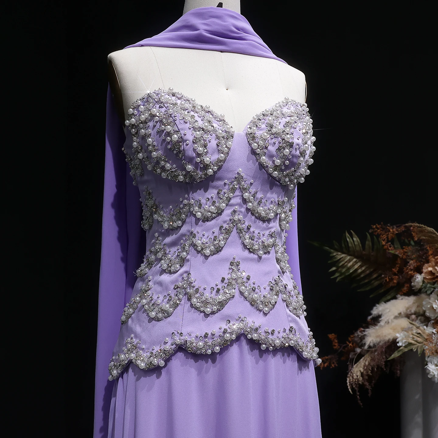 Sharon Said Lila Elegantes Abendkleid mit Schal Luxuriöses Perlenbesetztes Paillettenbesetztes Formelles Anlass-Partykleid für Damen SS753 Maßgeschneidert – Detail 7