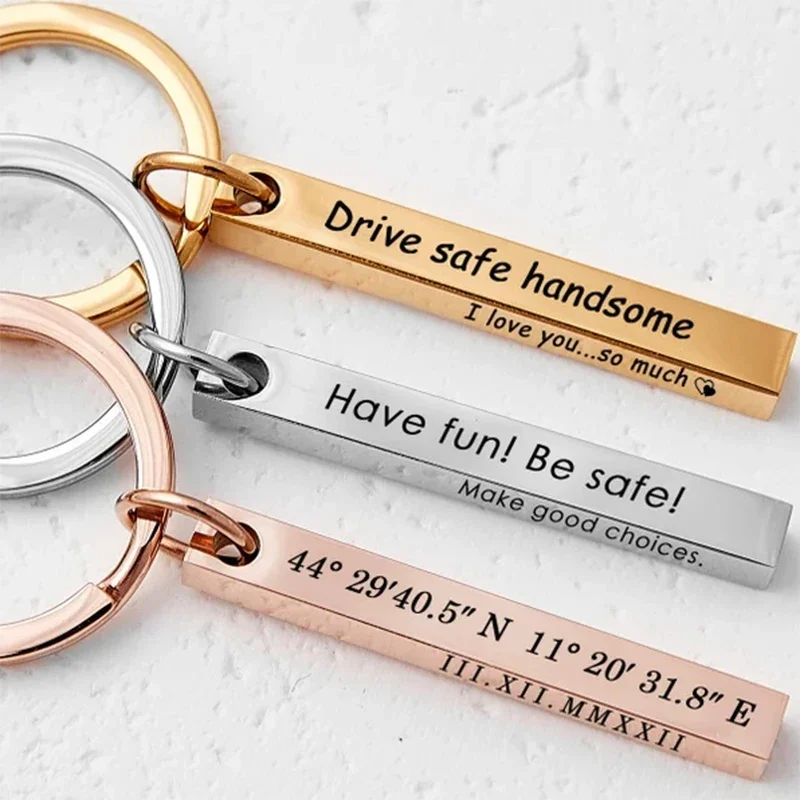 Tira de llavero de acero inoxidable con nombre personalizado, llavero de Metal de cuatro lados, grabado personalizado, regalo de Navidad, joyería