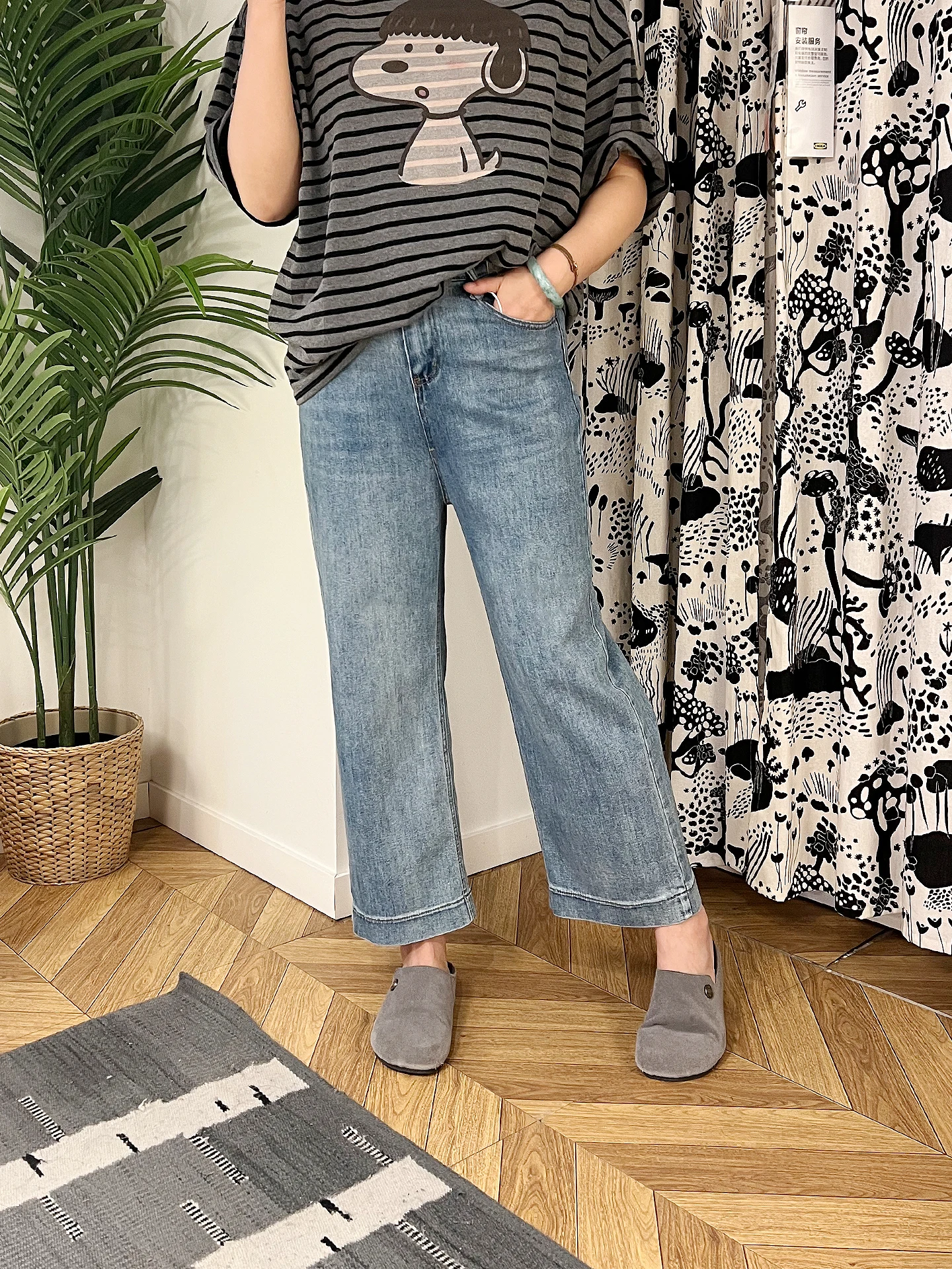 

Slimming Large Size Loose Straight Leg Jeans High Waist Cotton Stretch Denim Ladies plus Size 200 Pounds Nine Inch Breadstick...