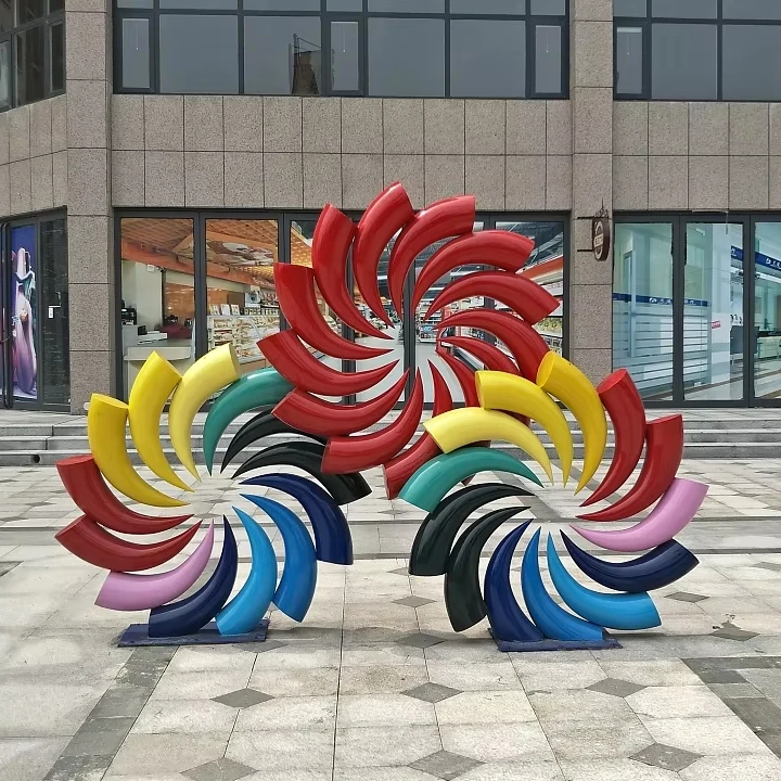 ขนาดใหญ่ขนาดตกแต่งกลางแจ้ง Modern Design Saudi Arabian รูปปั้นโลหะสแตนเลสประติมากรรม