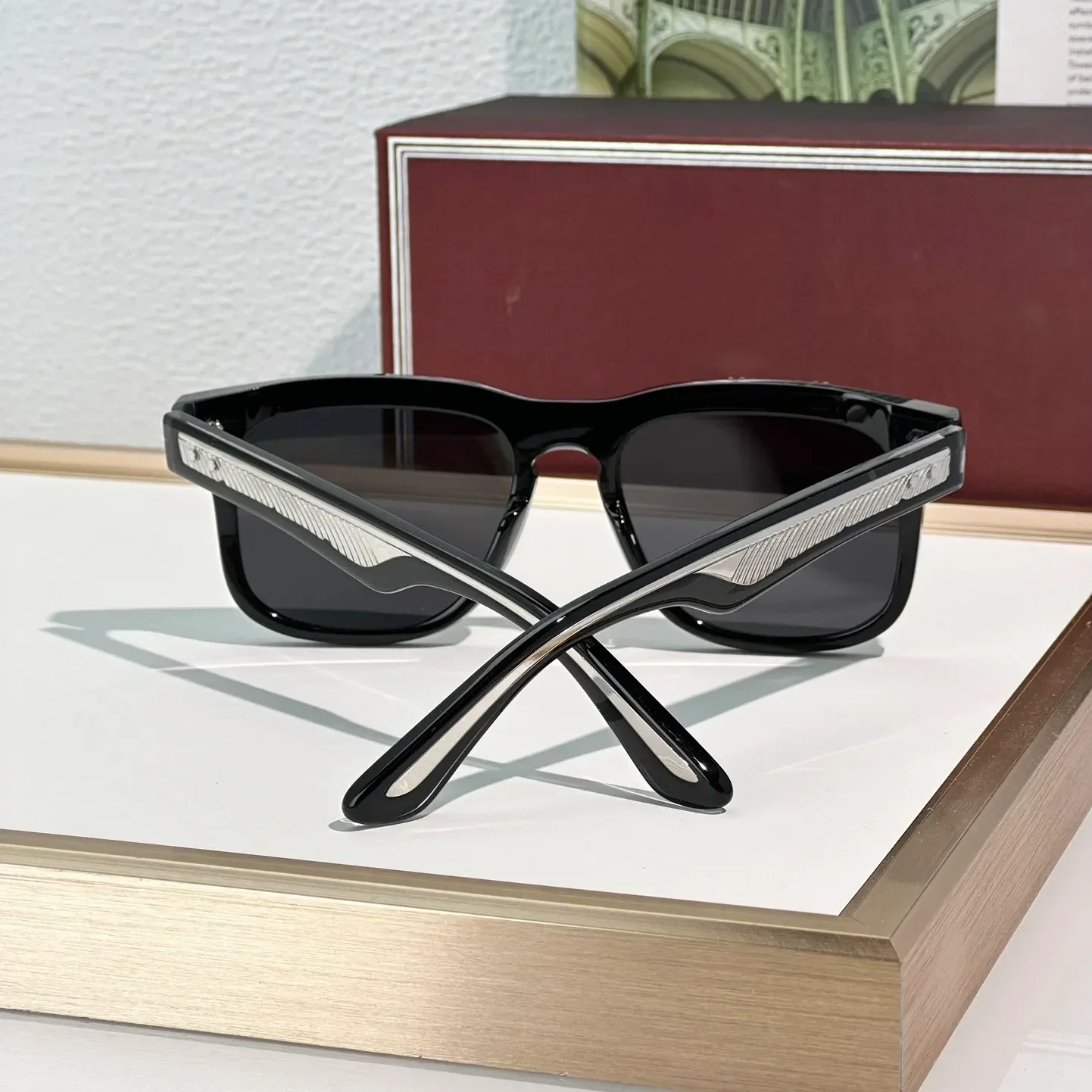 Fashion Sunglasses For Women and Men WESLEYI Style Anti-Ultraviolet Retro Plate Full Frame Special design Glasses Random Box