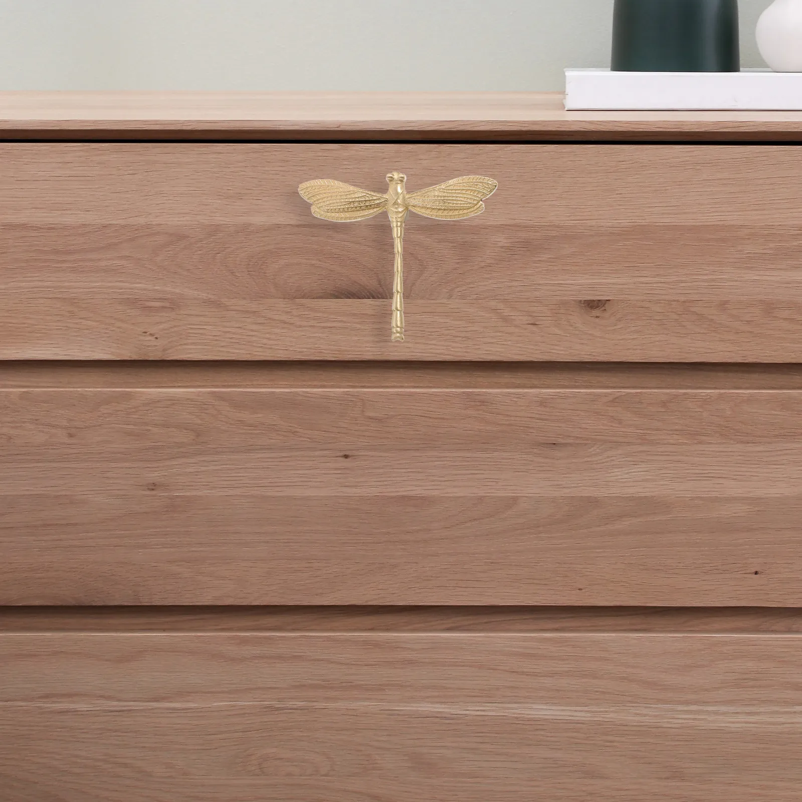 Brass Dragonfly Cabinet Knob Polished Surface Comfort Grip Versatile Furniture Handle for Dressers Wardrobes Drawers Shoe Racks