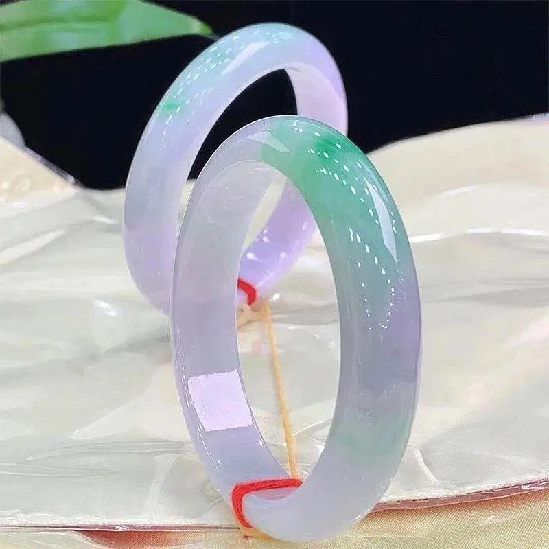 Genuine jade bracelet for women, featuring a young, icy, spring-colored jadeite design
