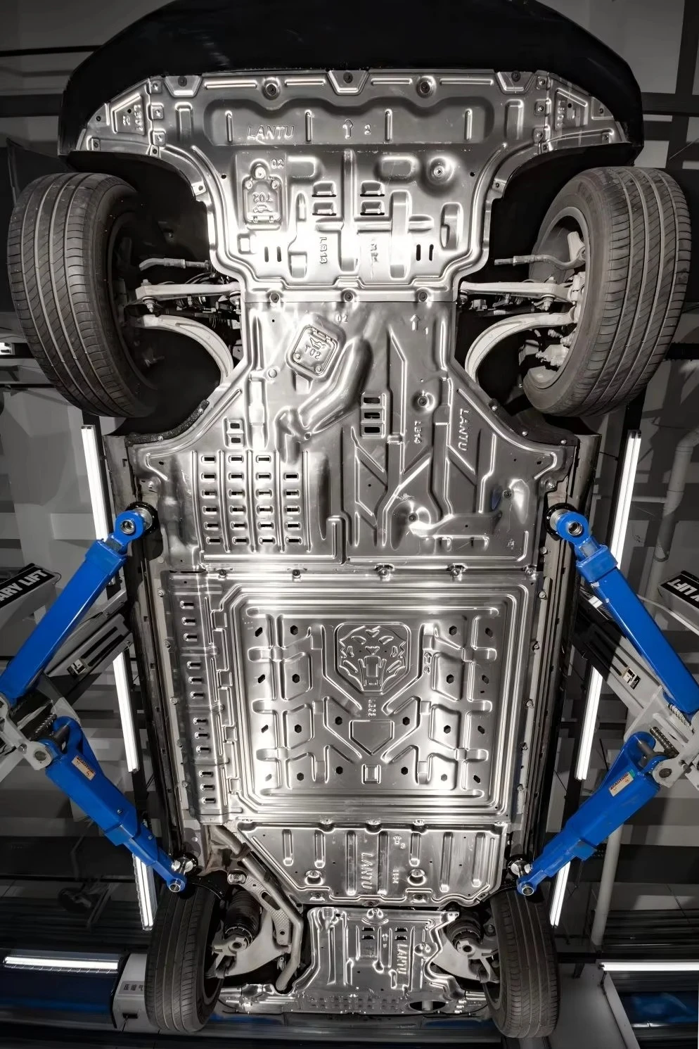 Skid Plates Engine Cover Battery Bottom Underbody Protection Fit for Voyah Lantu Courage Passion Free 318 Dreamer Car Chassis