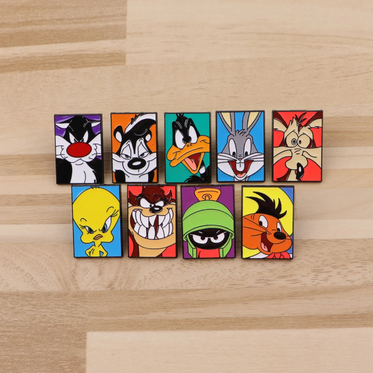 الكلاسيكية الكرتون الأرنب المينا دبوس كول الوحش دبابيس امرأة الرجال على ظهره اكسسوارات أكياس شارة التلبيب مجوهرات أصدقاء هدية #5