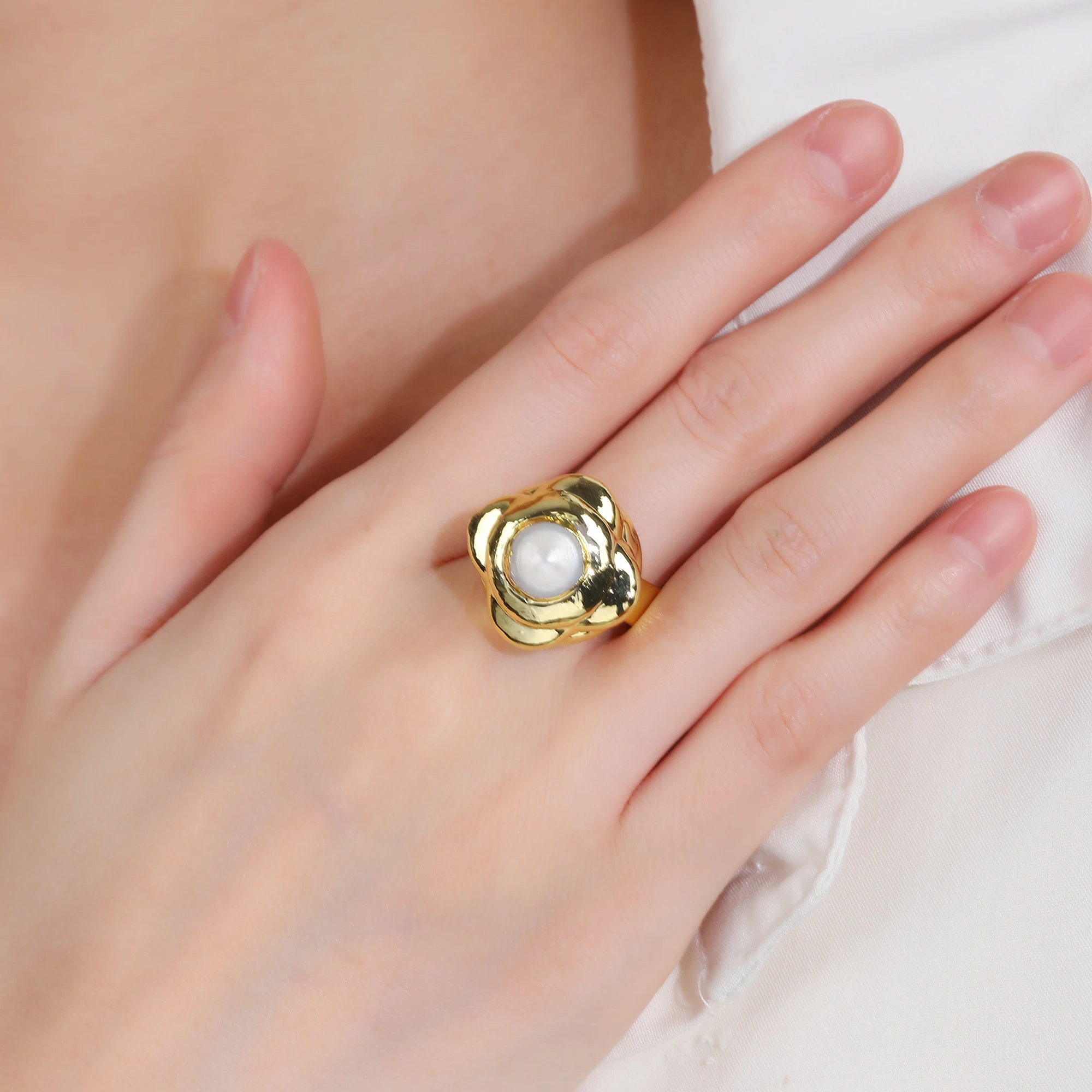 

Romantic 18K Men'sRing Electroplated Copper Adjustable Size Trendy Natural Fresh Water Pearl Inlay Jewelry-Rose Gifts Parties