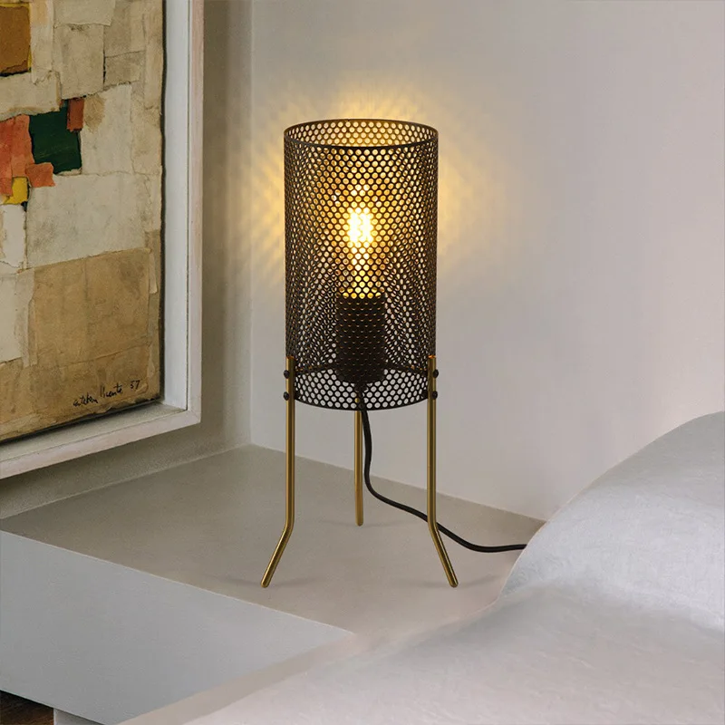 

Nordic Simple Mesh Desk Lamp Modern Creative Bedroom Bedside Parlour High-end Feeling Hollow Lampshade Decorative Table Light