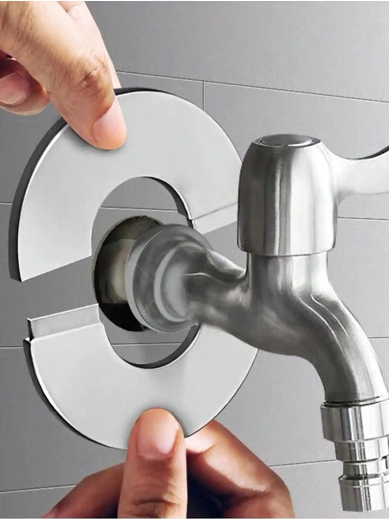 

1 декоративная накладка из нержавеющей стали для водопроводного крана, с раздельной крышкой для отверстий под трубки, для скрытия неприглядных деталей.