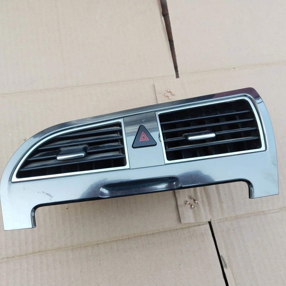 Middle Dashboard Air Outlet, The Middle Outlet Air Conditioning Window for Chinese Brilliance V5 H530 Auto Car Motor Part