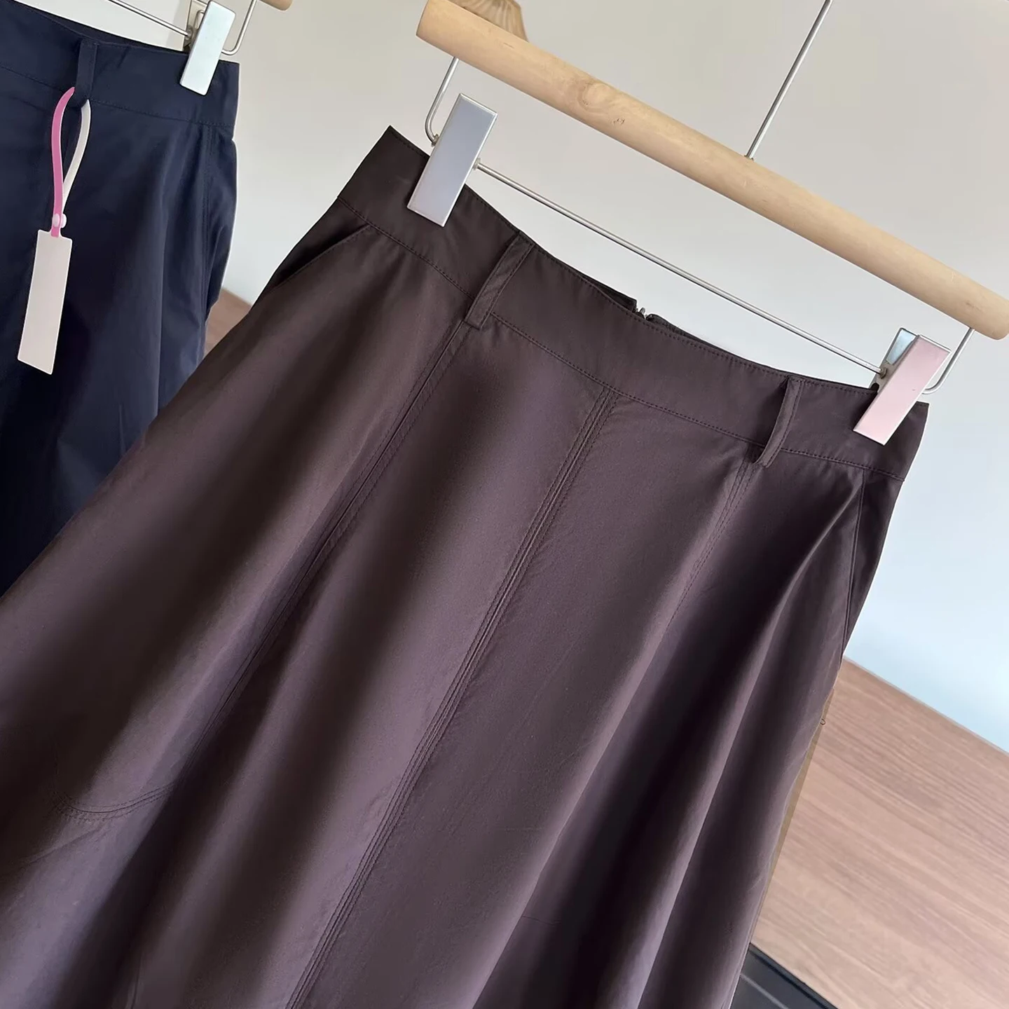 Women's Standard Fit Midi Skirt 2026 Autumn Commuter Style Fashionable Dress Code Business Casual mid Waist Other Material