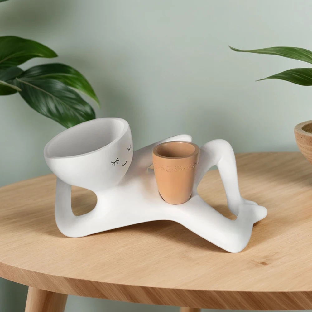 Pessoa relaxante segurando pote plantador com furo de drenagem plantador crespo ornamento resina engraçado pote suculento decoração de escritório em casa