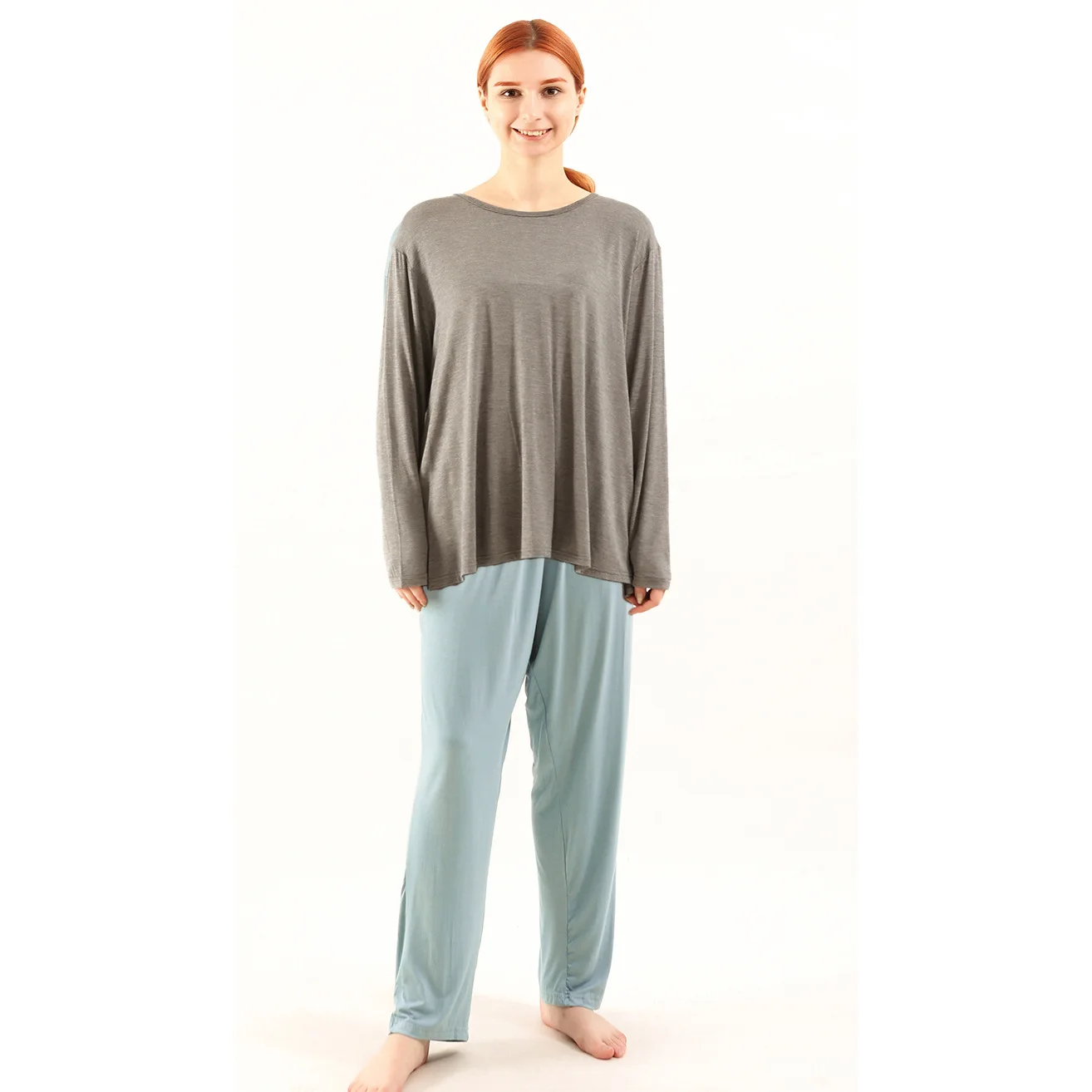 ^dark gray top + aqua blue pants