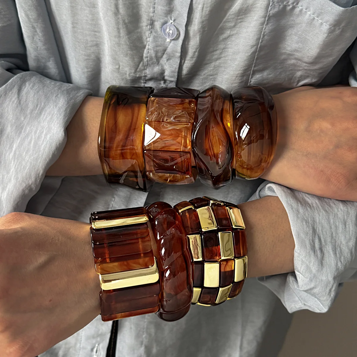 Acrylic Round Swirl Pattern Bracelet for Women – Vintage Retro Mid-Century Style Elegant Minimalist Fashion Jewelry