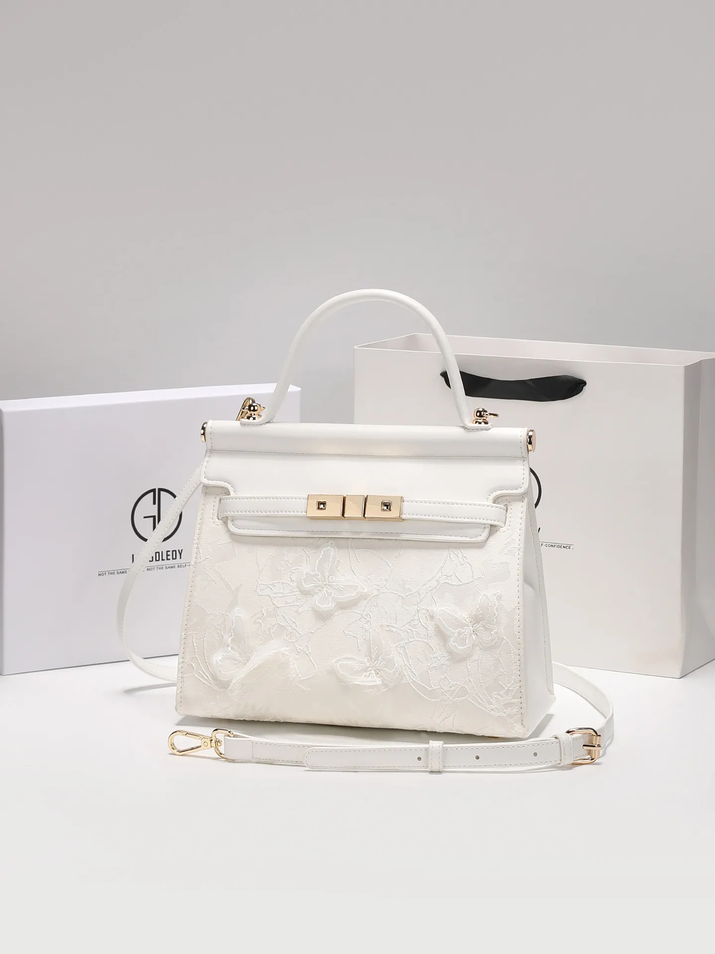Elegant and Luxury Handbag with Beautiful Lace Butterfly Decoration and High Quality Leather 2026 Women Versatile Crossbody Bag