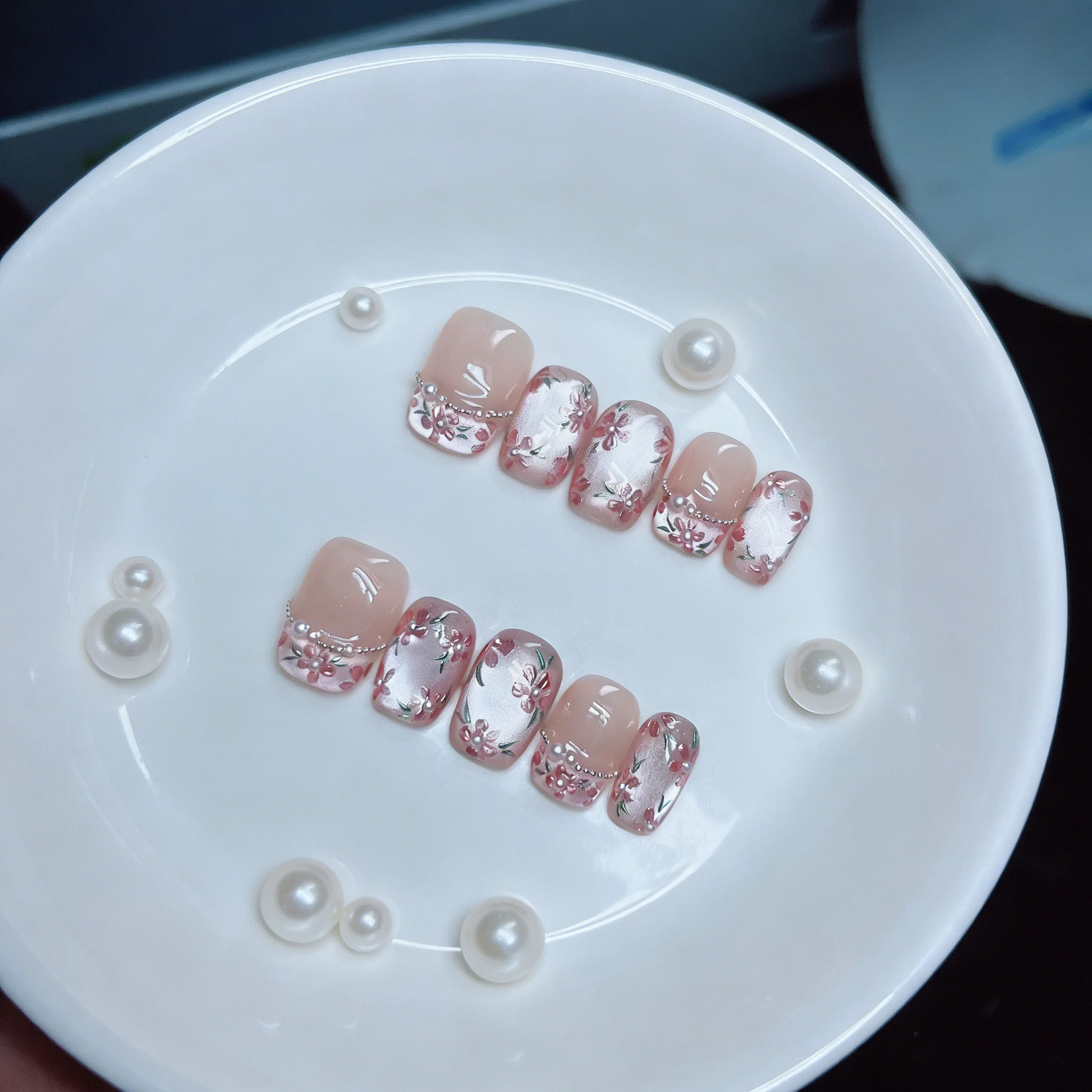 

10Pcs Floral French Handmade Nails Flashy Elegant Cat's Eye Press on Nail Short Square Full Coverage Nail Tips for Women&Girl