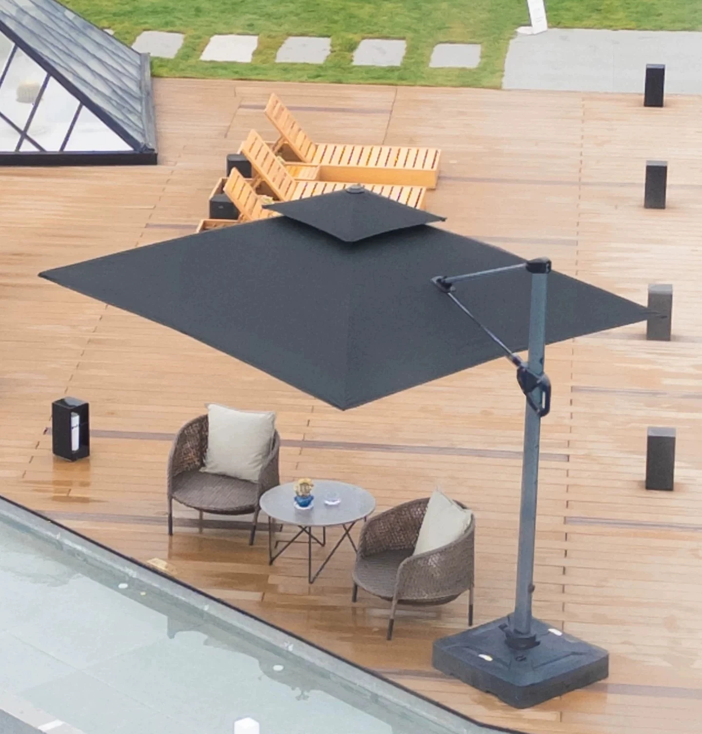 For Black Commercial Roman Patio Umbrella, Heavy-Duty Cantilever Sun Shade for Hotel Villa & Cafe Outdoor Terrace