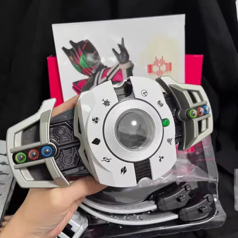 

Фигурка Kamen Rider CSM 5.0 Emperor Rider Driver God Brand K Touchscreen DX, бело-красная, серия игрушек-украшений