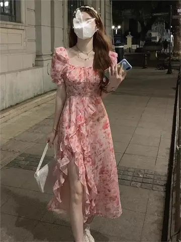 스퀘어 칼라 꽃 드레스 여성 여름 2024 새로운 허리 장착 슬리밍 뜨거운 여자 사이드 슬릿 분위기 슬리브 중간 드레스