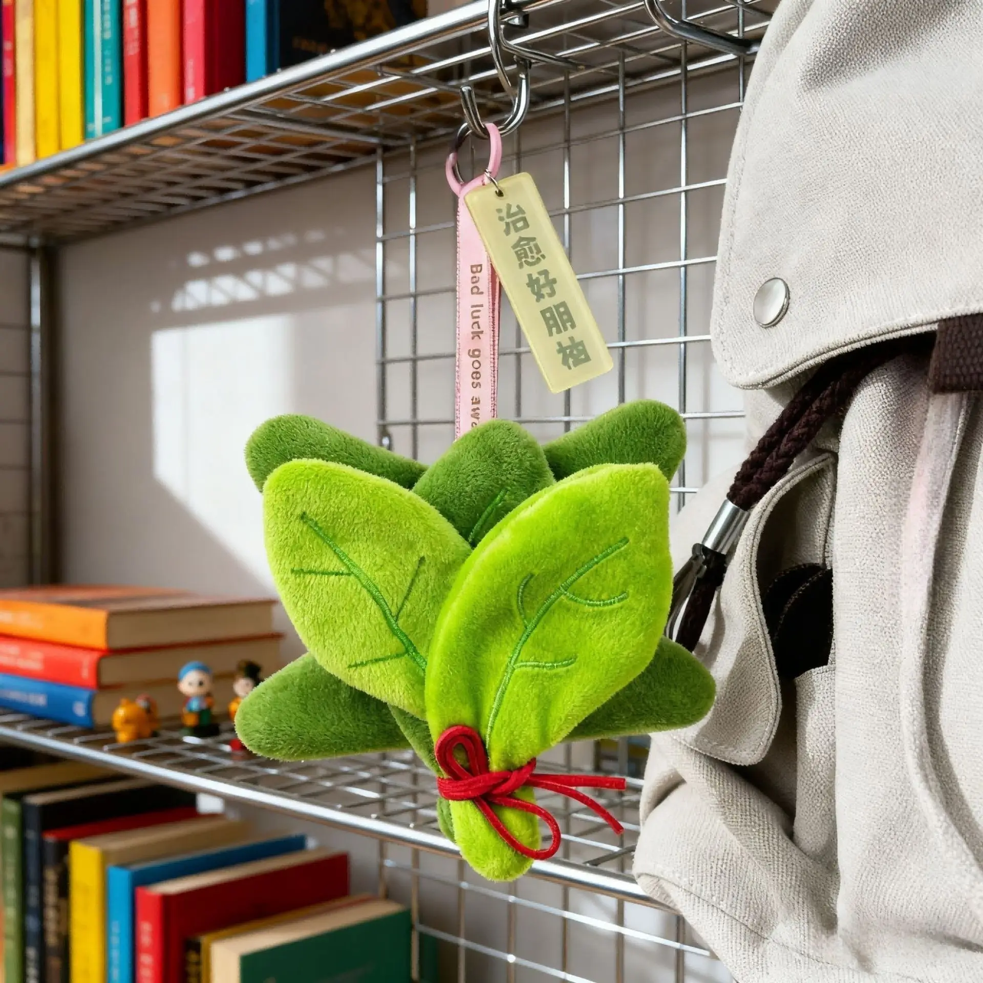 

Natural Jade Green Pomelo Leaf Keychain - Lucky Charm for Car Keys & Home Decor, Symbol of Good Fortune & Protection