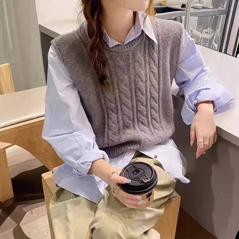 2025 New O-Neck Knitted Vest Women Solid Loose Sleeveless Undershirt Sweater Vest Female Vintage Versatile Twist Knit Jumper Top