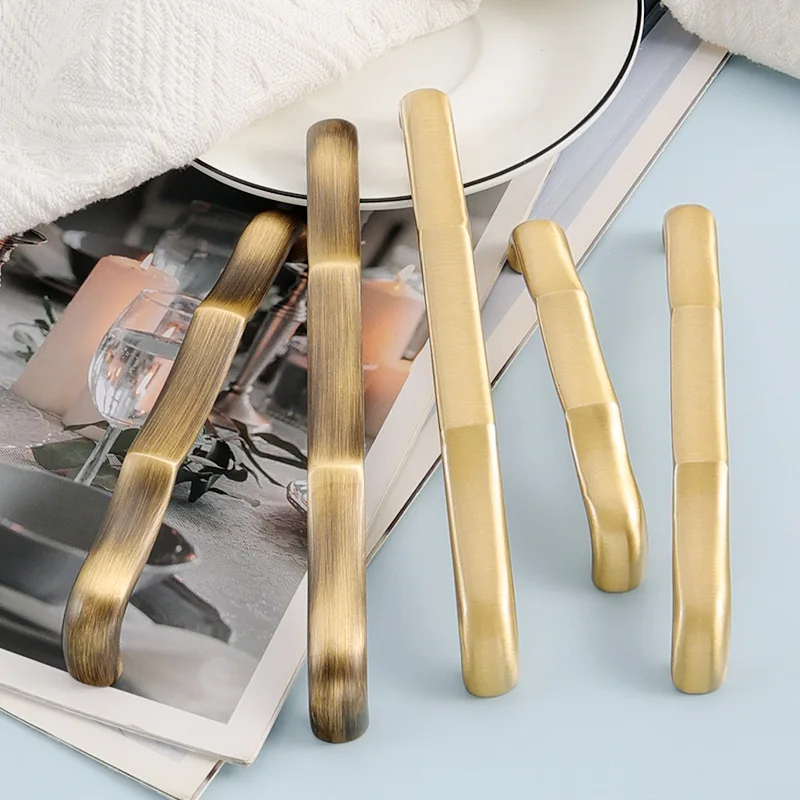 

American Retro Light Luxury Brass Cabinet Door Wardrobe Handle Wavy Drawer Cabinet Handle