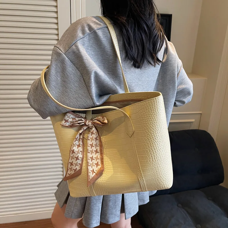 

Large Capacity Versatile Women's PU Leather Crocodile Pattern Single Shoulder Tote Bag Simple Casual Commuting Storage Bags