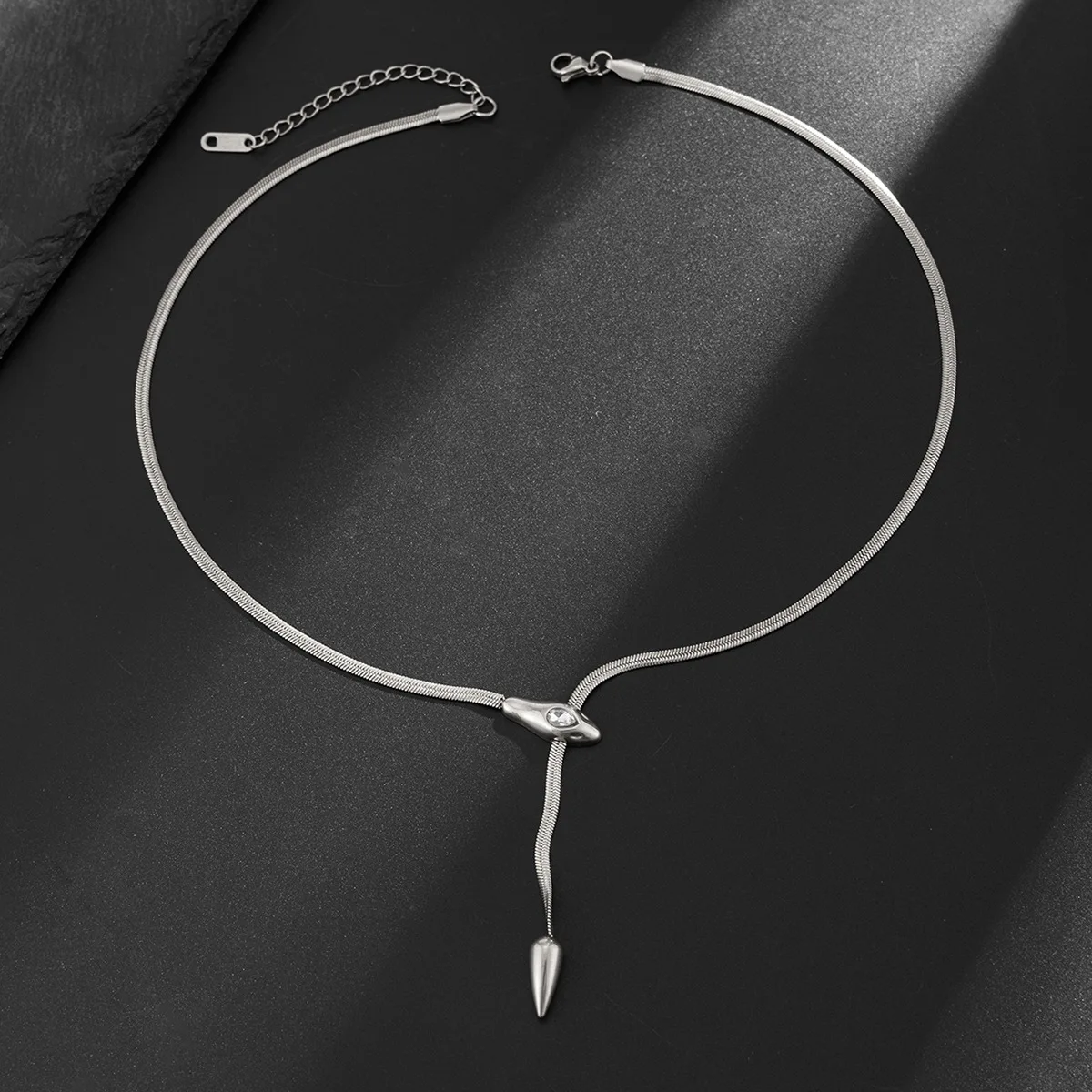 Cross border niche high-end snake bone chain men's collarbone chain with diamond inlaid small snake necklace men's accessories