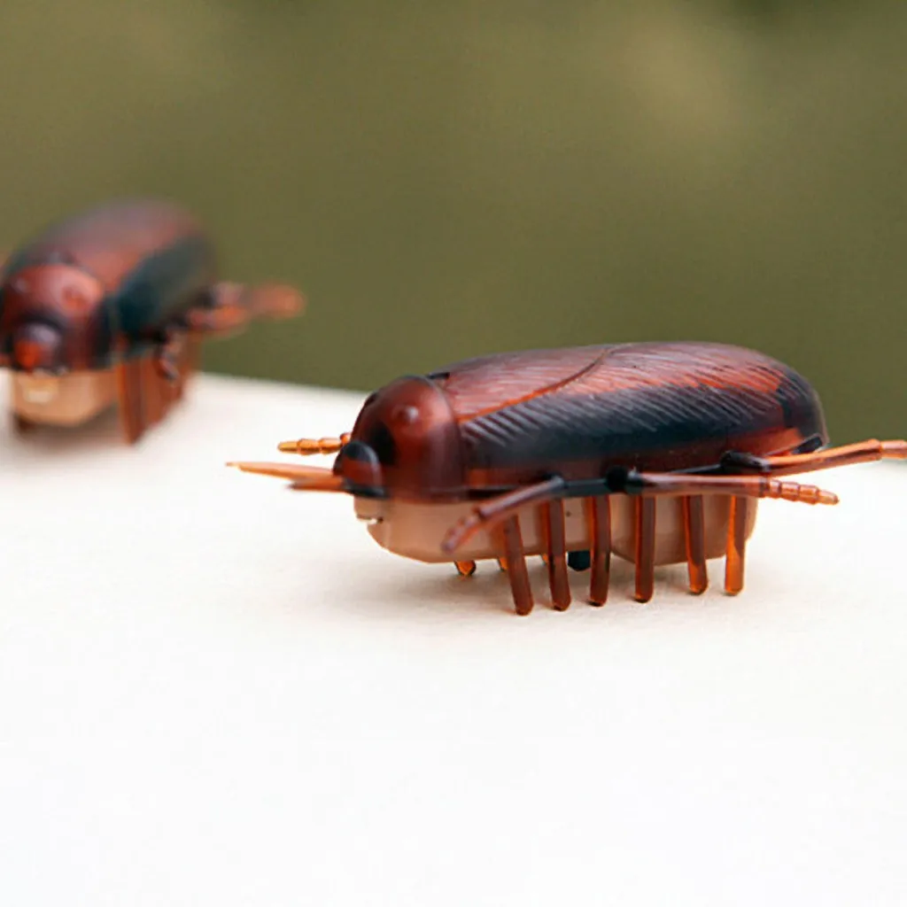 

2 Pcs Horrible Moving Cockroach Electricity Fake Cockroach Toy Insects Prank Scared Funny Kids Whole Person Toy Brinquedos