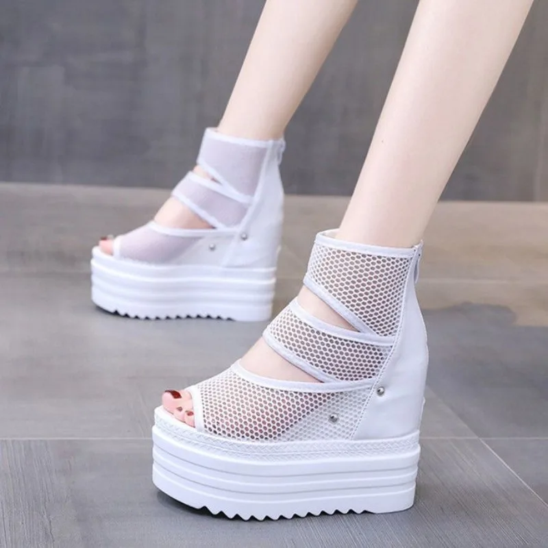 

Женские ажурные сандалии на платформе с сетчатым верхом, на высоком каблуке, с открытым носком, для невысоких, универсальные, с ремешком на щиколотке, весна-лето 2026, модная обувь