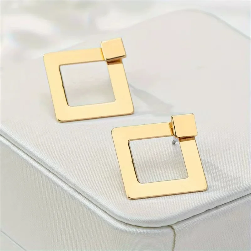 Fashion Metal Square Stud Earrings for Women Girls Vintage Style Dainty Jewelry for Daily Wear eh333